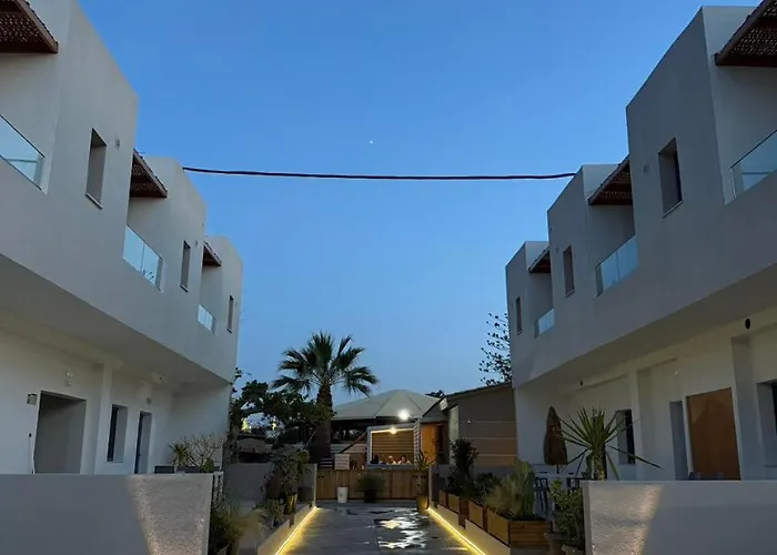 Nikolas Apartments